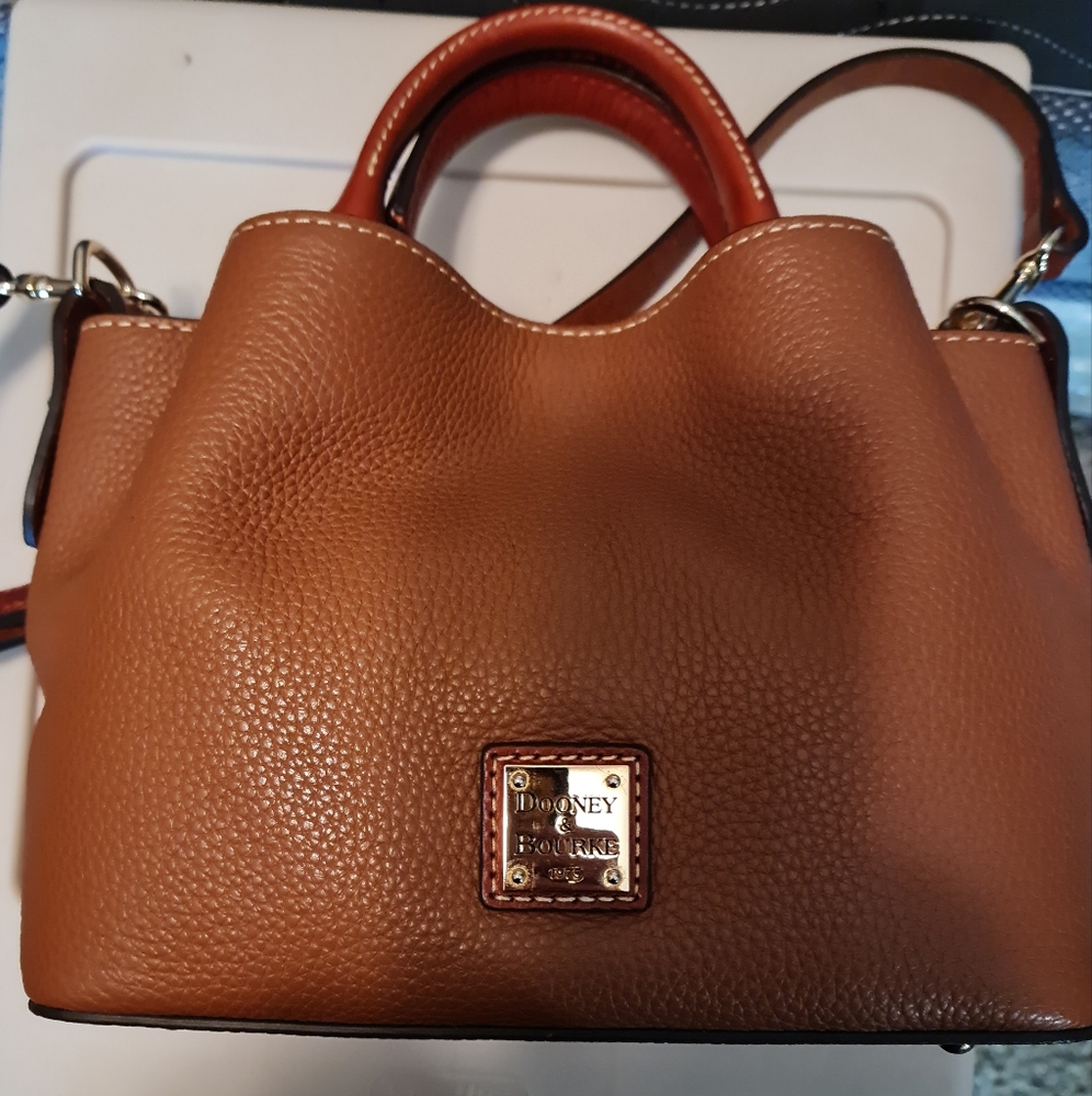 Dooney & Bourke mini Barlow (peeble grain Brownish)
